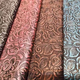 Vysoko kvalitné ružové kvetinové potlačené textúrované reliéfne vinyl Pu faux kožená látka pre tašky Čalúnenie