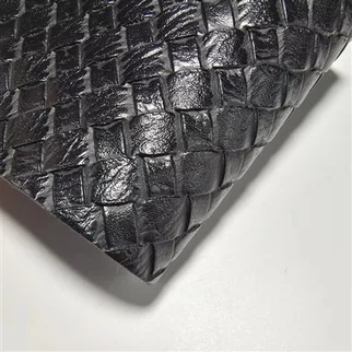 Populárny štýl PVC kožená tkaná vzorka Reliéf Pletená trojrozmerná hmatateľná taška Kožený produktový materiál